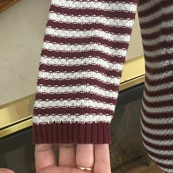 Quiksilver Scoop Neckline Striped Pullover Sweater Sz. M NWOT - Picture 5 of 12